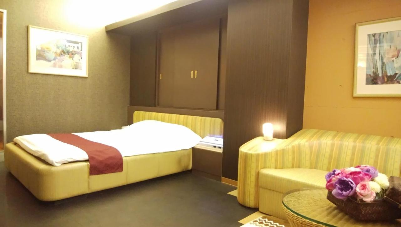 La.Festa (Adults Only) Hotel Takamatsu Bagian luar foto
